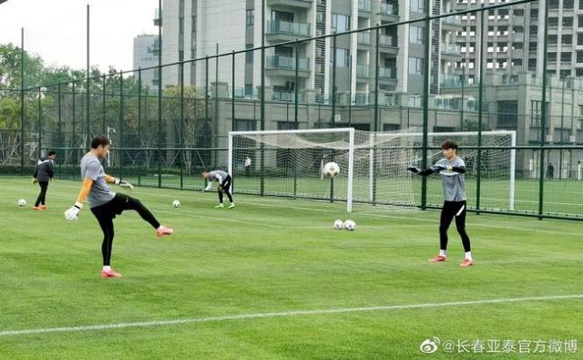 顶级体育赛事高清直播在线观看-广州队热身2比2亚泰 阿兰回归首球埃里克破门